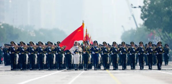 扬帆配资 阅兵最萌气氛组获好评！网友：咕咕队立大功